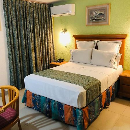 Hotel Francis Culiacan Bagian luar foto